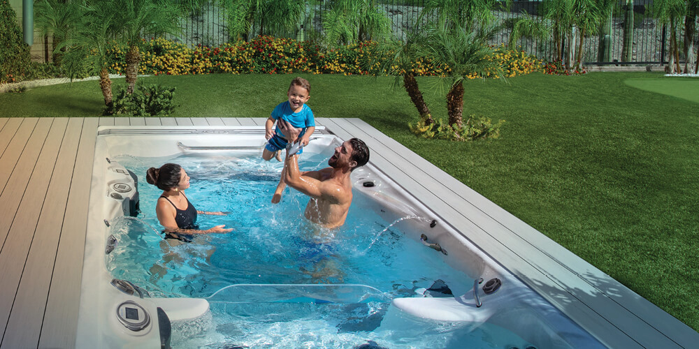 Michael Phelps and Family in a swim spa.